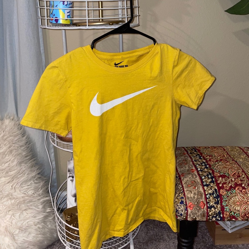 Nike XS women’s t-shirt